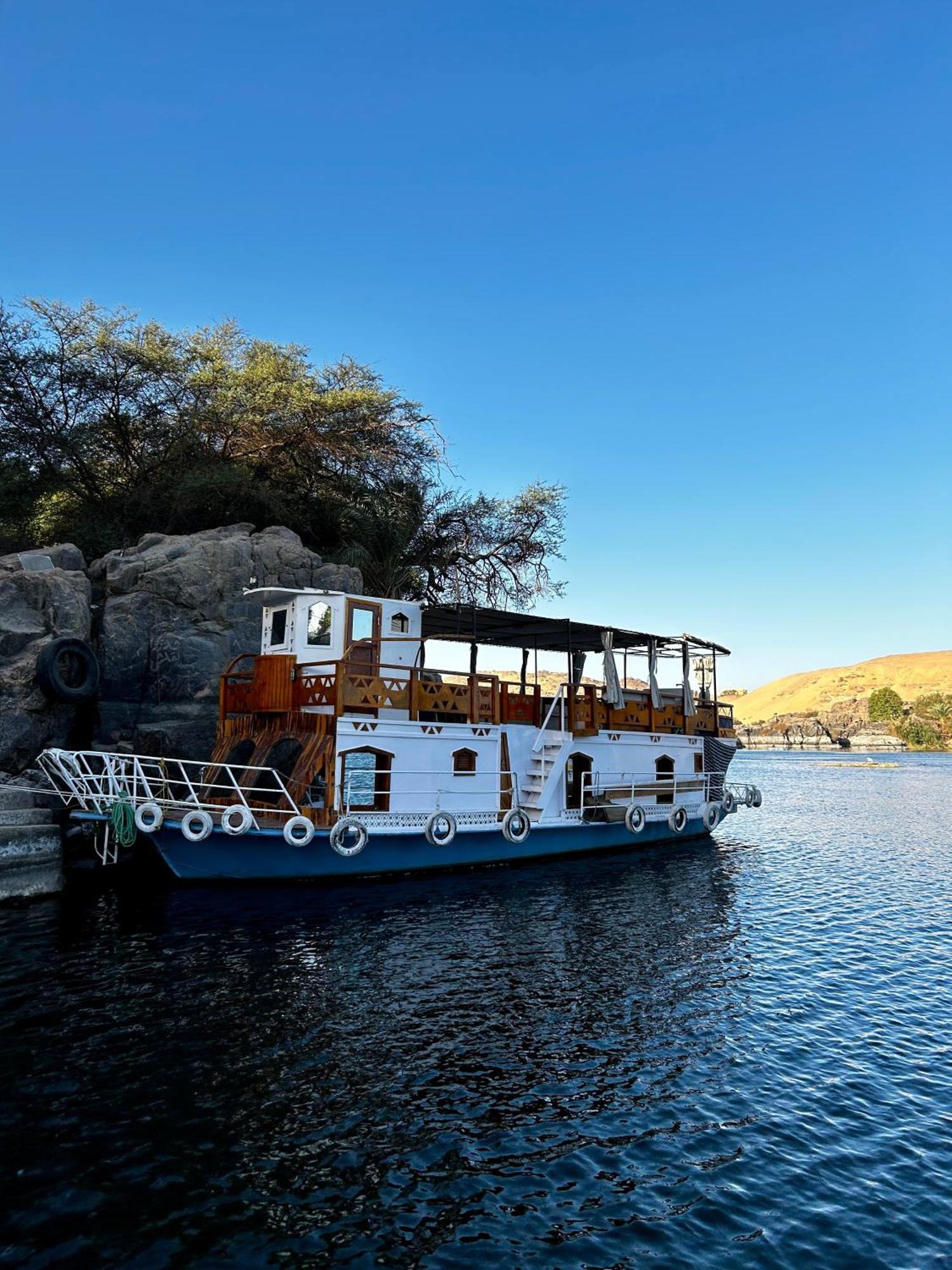 Houseboat Hotel And Nile Cruises Zainoba อัสวาน ภายนอก รูปภาพ