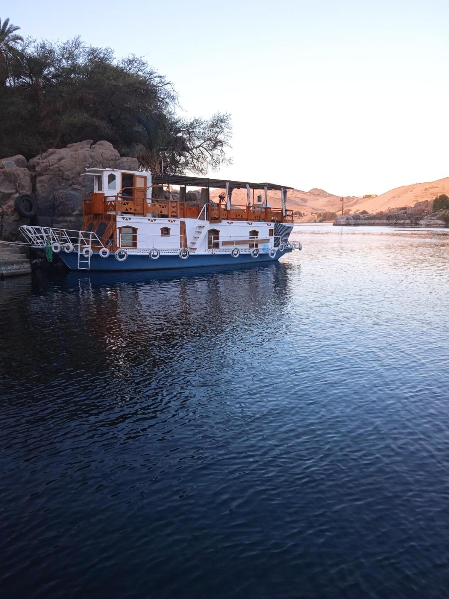 Houseboat Hotel And Nile Cruises Zainoba อัสวาน ภายนอก รูปภาพ